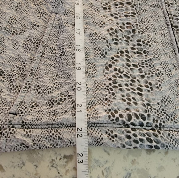 Chico’s 3 Black White Faux Snakeskin Cropped‎ Jacket - Picture 7 of 8